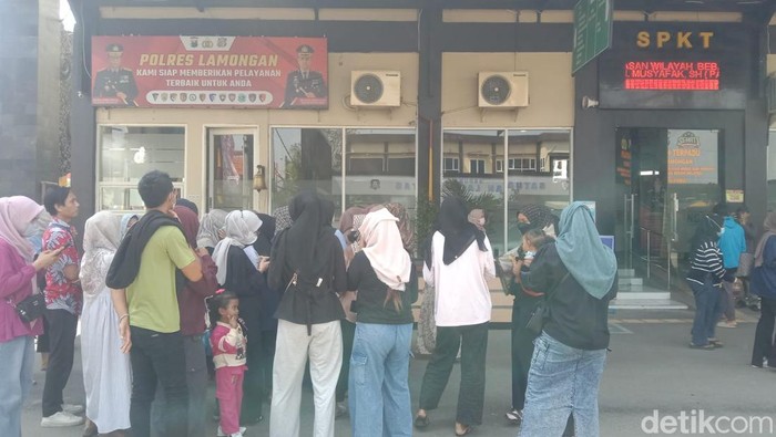 Saat ratusan warga Kecamatan Solokuro datangi Polres Lamongan