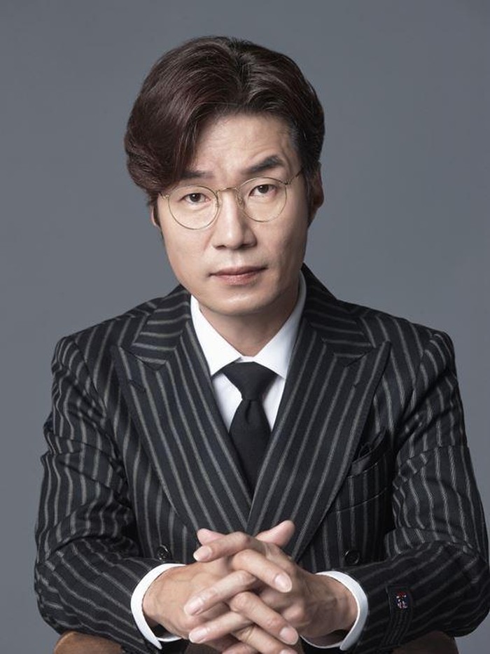 Aktor Korea Song Young Kyu ditemukan meninggal dunia di dalam mobilnya pada Senin (4/8/2025) pagi.