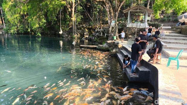 Suasana Telaga Biru Cicerem Kuningan