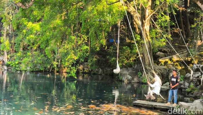 Suasana Telaga Biru Cicerem Kuningan
