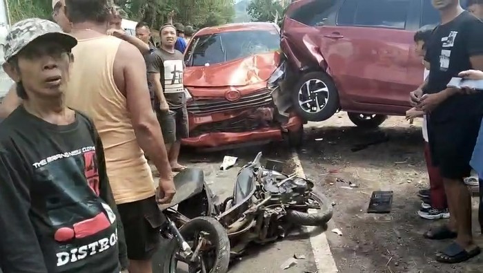 Tangkapan layar video kecelakaan sempat membuat heboh, diketahui empat orang luka akibat kejadian tersebut