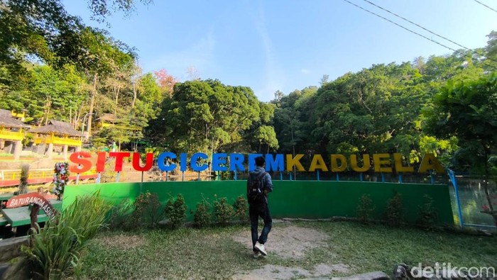 Telaga Biru Cicerem. Telaga Biru Cicerem.