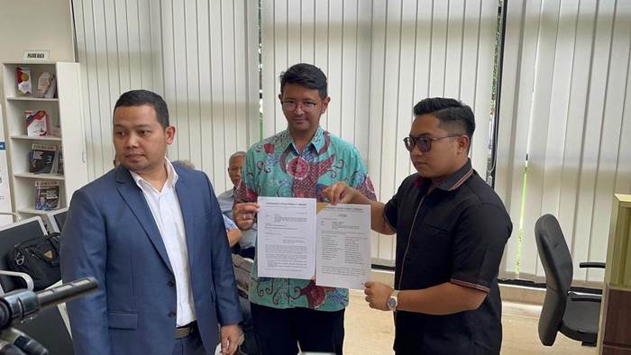 Tim pengacara Tom Lembong laporkan hakim ke MA (Mulia/detikcom)