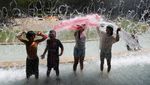 Tokyo Lagi Panas Banget, Anak-anak Main Air di Taman