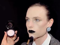 Tren Summerween, Gaya Makeup Gelap yang Kini Jadi Favorit