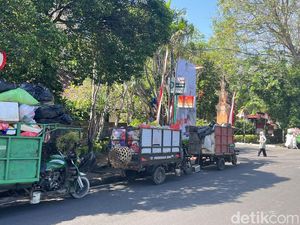 Petugas Pengangkut Mengeluh Tak Diizinkan Kirim Sampah ke TPS