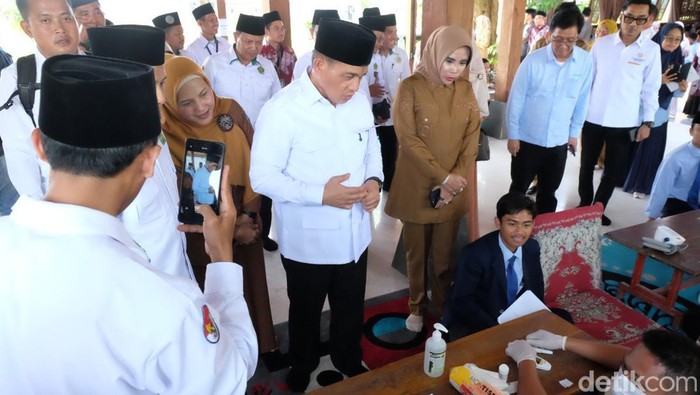 Wakil Menteri Agama (Wamenag) Romo H.R. Muhammad Syafii saat kunjungan ke Sidoarjo