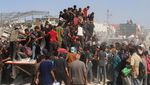 Warga Gaza Serbu Truk Pembawa Bantuan