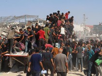 Video Warga Gaza Berjibaku Berebut Sekantong Tepung Demi Bertahan Hidup