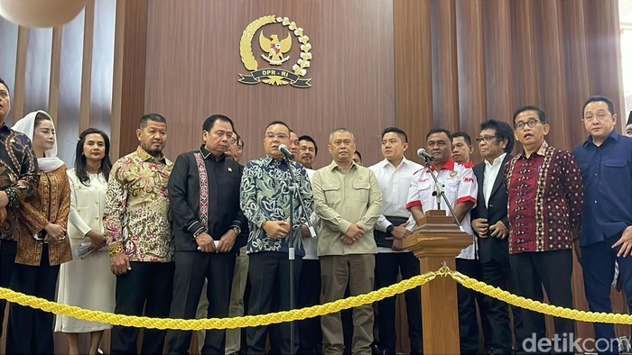 Pemerintah dan DPR RI bersama asosiasi pengemudi logistik sepakat untuk menuju zero overdimension over loading (ODOL) 2027.
