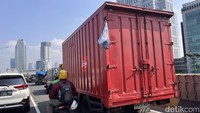 Karena itu, Budi berharap masyarakat menghargai dan menghormati jasa para pahlawan dalam momentum HUT ke-80 RI. Dia mengatakan hal itu dapat dilakukan dengan tidak merendahkan bendera Merah Putih, yang menjadi simbol dan identitas negara.