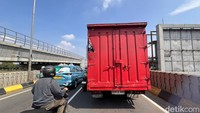 Budi menyampaikan pemerintah mengapresiasi bentuk kreativitas masyarakat dalam berekspresi asalkan tidak melanggar batas dan mencederai simbol negara. Dia memastikan pemerintah akan mengambil langkah tegas jika terdapat upaya kesengajaan dalam menyebarkan narasi itu.