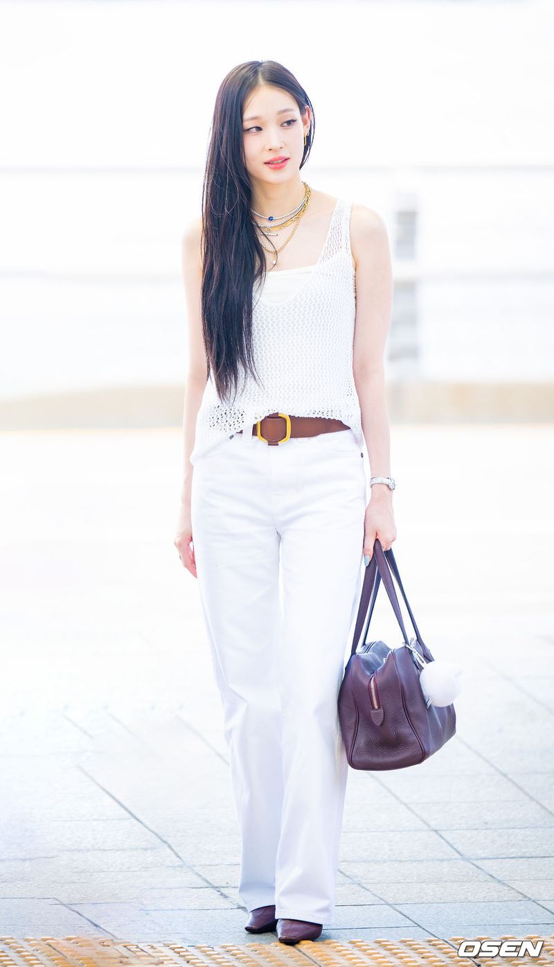 Penampilan Annie Moon ALLDAY PROJECT sebelum terbang ke Los Angeles untuk tampil di KCON LA 2025.