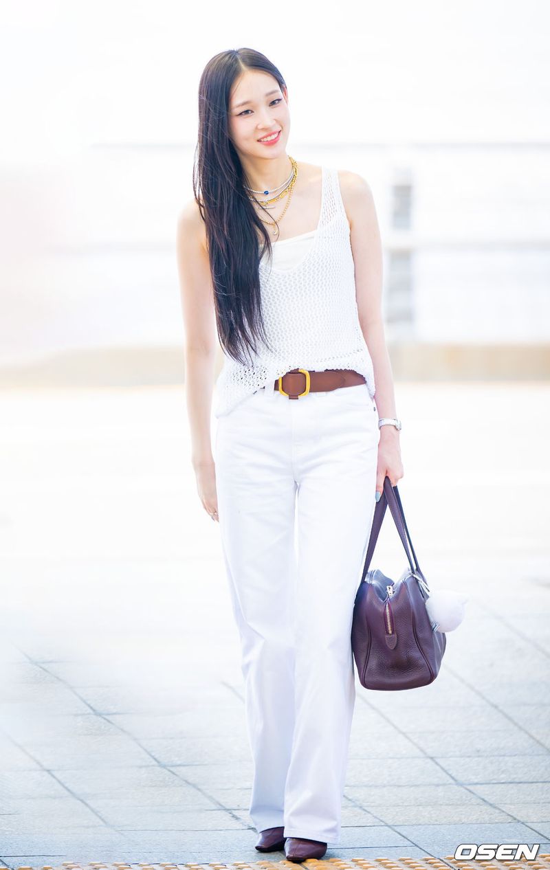 Penampilan Annie Moon ALLDAY PROJECT sebelum terbang ke Los Angeles untuk tampil di KCON LA 2025.