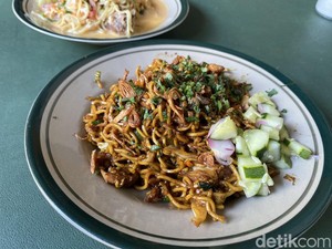 Video: Gurihnya Racikan Bakmi Jawa Mas Pong Sejak 1996 Ada di Tebet