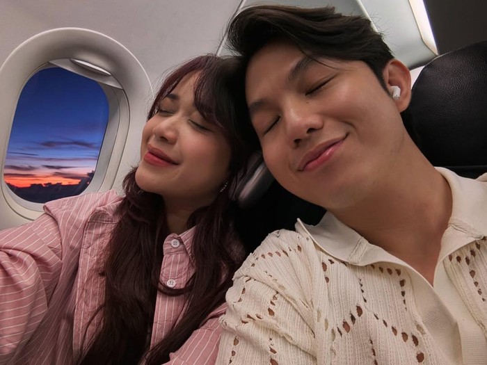 Brisia Jodie unggah foto-foto bersama Jonathan Alden yang belum pernah di-publish ke media sosial.