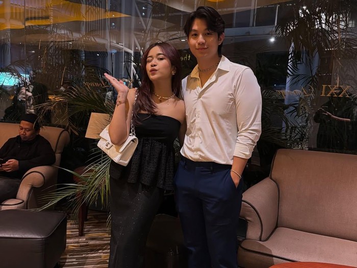 Brisia Jodie Brisia Jodie unggah foto-foto bersama Jonathan Alden yang belum pernah di-publish ke media sosial.