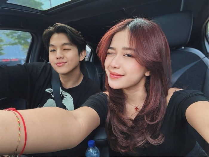 Brisia Jodie Brisia Jodie unggah foto-foto bersama Jonathan Alden yang belum pernah di-publish ke media sosial.