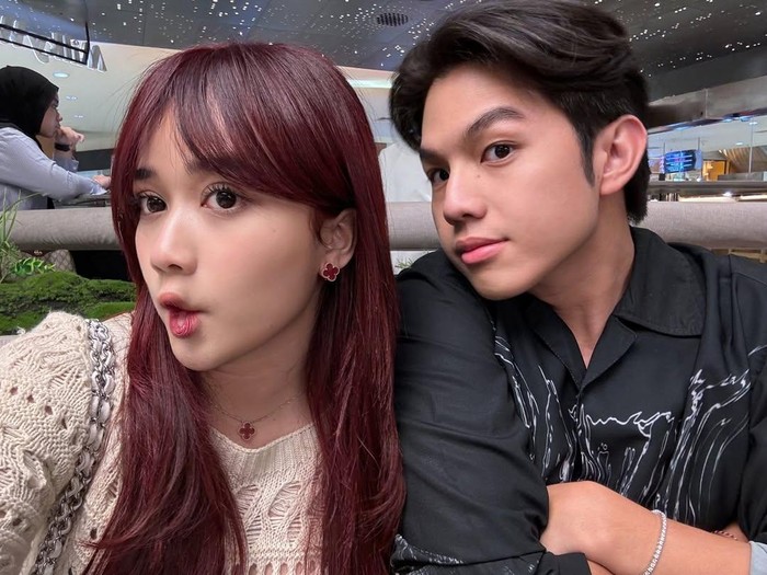 Brisia Jodie Brisia Jodie unggah foto-foto bersama Jonathan Alden yang belum pernah di-publish ke media sosial.