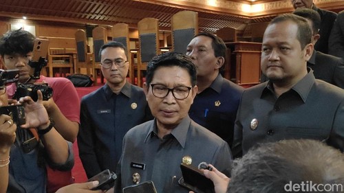 Bupati Badung I Wayan Adi Arnawa di DPRD Badung, Selasa (5/8/2025). (Agus Eka)