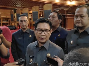 Adi Arnawa Pilih Hati-hati Tindak 28 Bangunan di Pantai Balangan dan Melasti