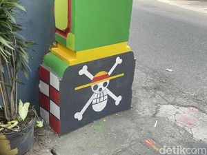Warga Surabaya Tanyakan Aturan Soal Bendera One Piece Jelang HUT RI