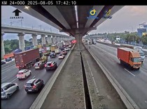 Tol Cikampek ke Jakarta Macet Imbas Kecelakaan Truk di Arah Jatiasih