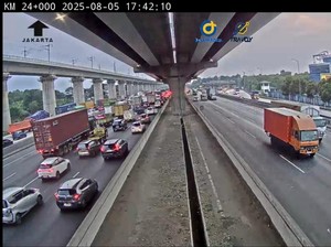 Tol Cikampek ke Jakarta Macet Imbas Kecelakaan Truk di Arah Jatiasih