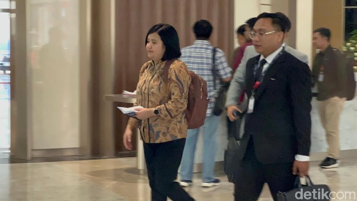 Eks Staf Khusus Mendikbudristek Bidang Isu-Isu Strategis era Nadiem Makarim, Fiona Handayani (FH) kembali diperiksa Kejagung. (Rumondang/detikcom)
