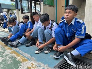 Sosok Enggar, Siswa SMK Kediri Dibelikan Sepatu Hasil Patungan Sekelas