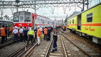 Setelah dilakukan evakuasi rangkaian KRL Commuter Line nomor 1189 saat ini perjalanan KRL lintas Jakarta Kota-Bogor kembali normal. Foto: ANTARA FOTO/FAUZAN