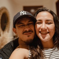 Rumah tangga keduanya kemudian kembali harmonis usai Dahlia memaafkan perselingkuhan suaminya tersebut. Keduanya pun kembali terlihat mesra dan kompak seperti sebelumnya. Foto: Instagram/@fandych