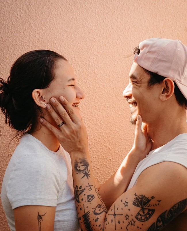 Setelah hampir 10 tahun menjalani bahtera rumah tangga, tak disangka Dahlia mengajukan gugatan cerai. Diketahui dari pernikahannya dengan Fandy keduanya telah dikaruniai 3 orang anak, 2 laki-laki dan 1 perempuan. Foto: Instagram/@fandych