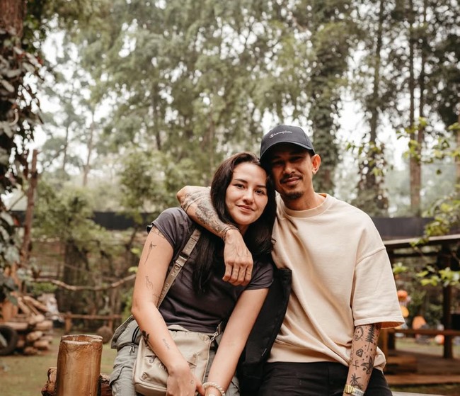 Kemesraan keduanya kini terancam sirna. Meski demikian, di Instagram Fandy maupun Dahlia masih tersimpan foto-foto kekompakan keduanya. Foto: Instagram/@fandych