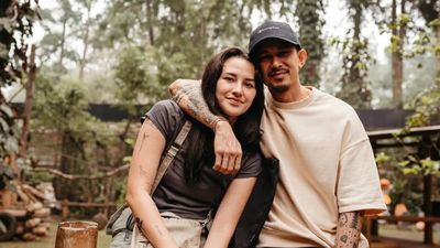 8 Foto Mesra & Kompak Dahlia Poland-Fandy Christian, Kini Gugat Cerai