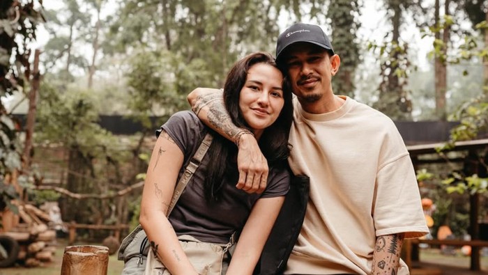 Fandy Christian dan Dahlia Poland