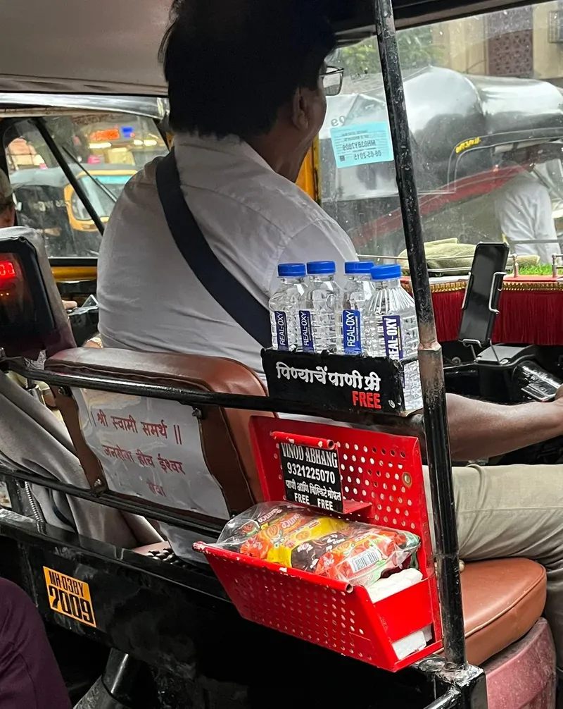 Fasilitas Bintang 5! Sopir Bajaj Ini Siapkan Makanan Gratis untuk Penumpang