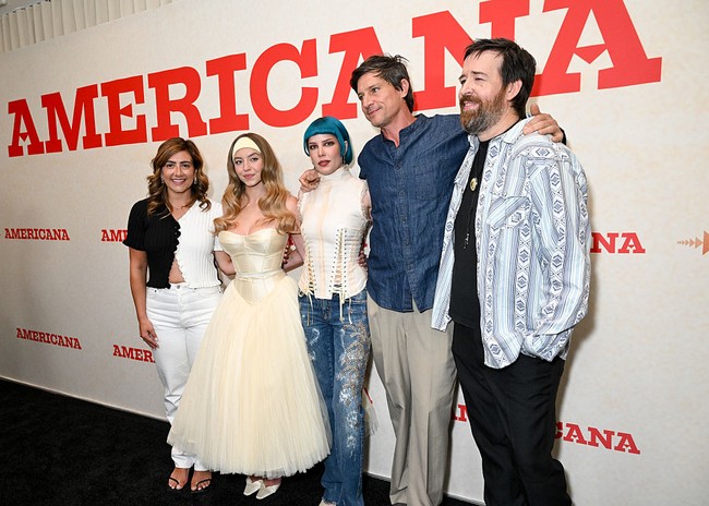 Di tengah kontroversi tersebut, datang pujian dari Donald Trump. Sydney Sweeney, seorang Republikan, punya iklan Paling Hot di luar sana. Iklannya untuk American Eagle, dan celana jeansnya laris manis. Ayo, beli, Sydney! tulis Trump di situs media sosialnya, Truth Social, tak lama setelah pasar dibuka.(Foto: Variety via Getty Images/Gilbert Flores)