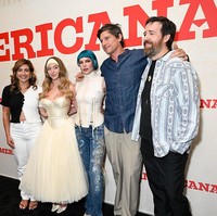 Di tengah kontroversi tersebut, datang pujian dari Donald Trump. Sydney Sweeney, seorang Republikan, punya iklan Paling Hot di luar sana. Iklannya untuk American Eagle, dan celana jeansnya laris manis. Ayo, beli, Sydney! tulis Trump di situs media sosialnya, Truth Social, tak lama setelah pasar dibuka.(Foto: Variety via Getty Images/Gilbert Flores)