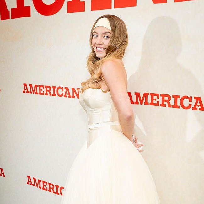 Foto: Gaya Sydney Sweeney Setelah  Iklan Jeans Kontroversial dan Dipuji Trump