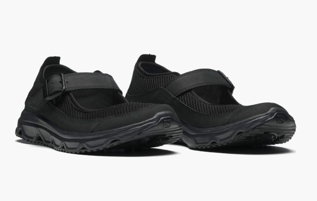 Hybrid Sepatu Sneakers dan Flats yang Lagi Tren