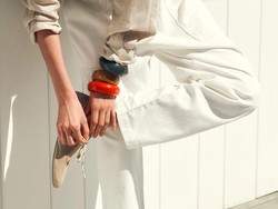 7 Hybrid Sepatu Sneakers dan Flats yang Lagi Tren, Cocok Buat Hangout