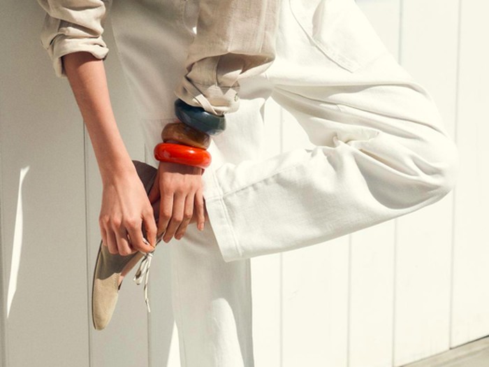 Hybrid Sepatu Sneakers dan Flats yang Lagi Tren