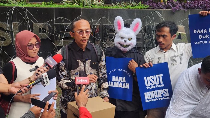 ICW saat membuat laporan ke KPK (Adrial/detikcom)