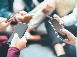 Pesan Buat Gen Z, Begini Cara Biar Nonton Konten TikTok-Reels Nggak Bikin Otak Busuk