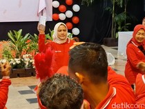Iriana Jokowi Joget Sambil Nyawer ke Karyawan Saat Lomba Agustusan