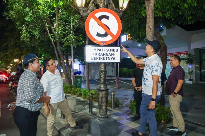 Jalan Tunjungan Surabaya