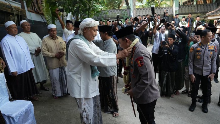 Kapolri di Ponpes Al-Hamidy Banyuanyar