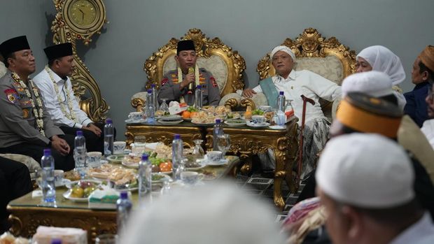 Kapolri di Ponpes Al-Hamidy Banyuanyar