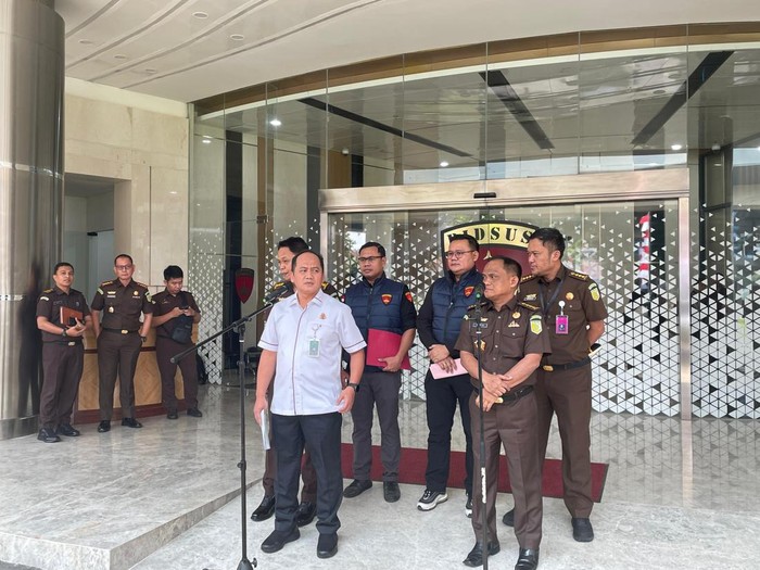 Kapuspenkum Kejagung Anang Supriatna (tengah) (Ondang/detikcom)